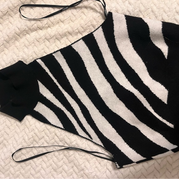 Forever 21 high neck crop <3 - Picture 1 of 2